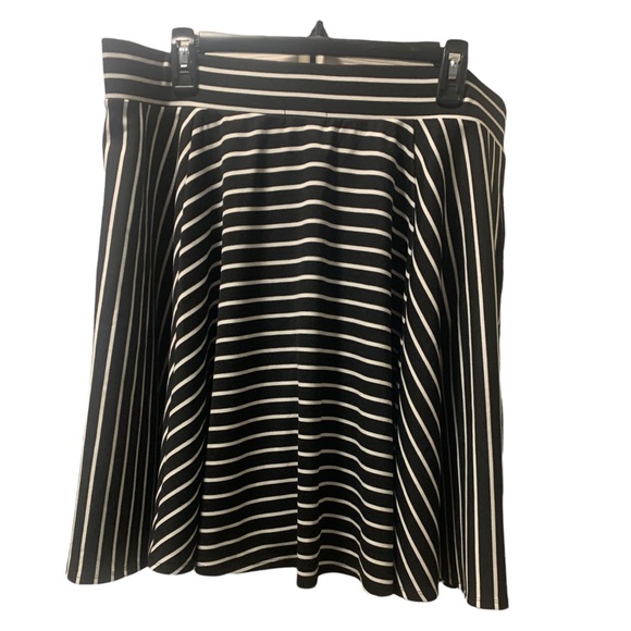 NWT! [Torrid] Black & White
Stripe Skater Skirt Size 2 in women’s !! - Picture 2 of 6